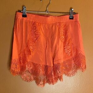 NWOT mine Lace Mid-Rise Pull On Shorts